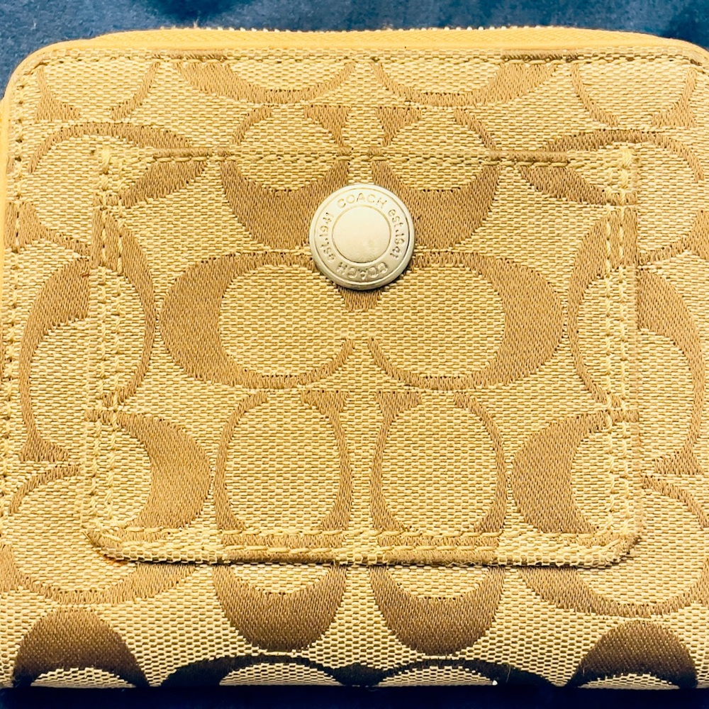 Coach Signature medium wallet zip around wallet…Camel . In excellent condition.